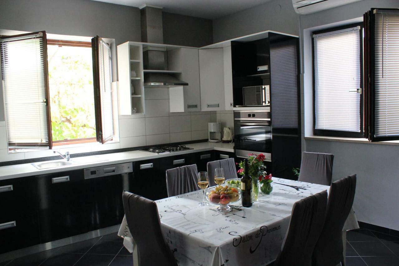 Roses Apartment Lukoran 외부 사진